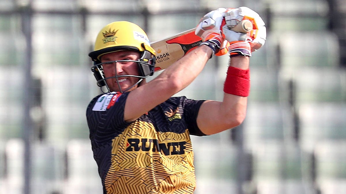 কী দুর্দান্ত এক সেঞ্চুরিই না করলেন ইংলিশ ব্যাটসম্যান লরি ইভান্স। ছবি: প্রথম আলো