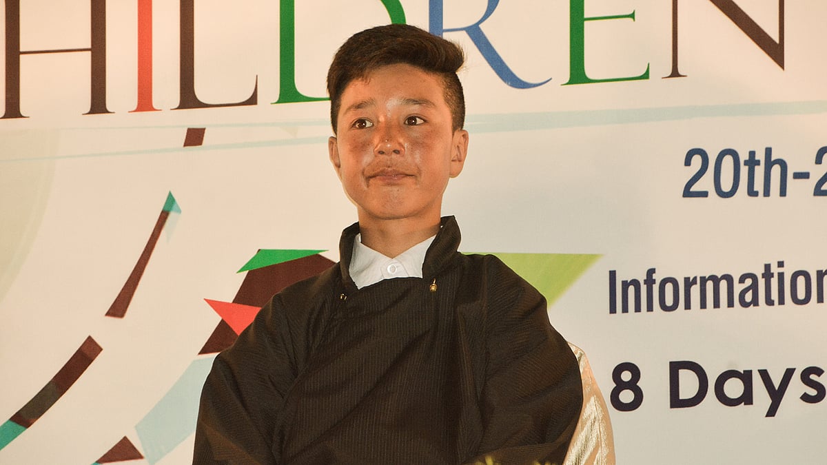 ‘ওয়াকিং উইথ দ্য উইন্ড’ ছবির প্রধান চরিত্রে অভিনয় করেছে জম্মু ও কাশ্মীরের লাদাখের শিশু শিল্পী সোনাম ওয়াংগিল। উদ্বোধনী অনুষ্ঠানে এসেছিল সে