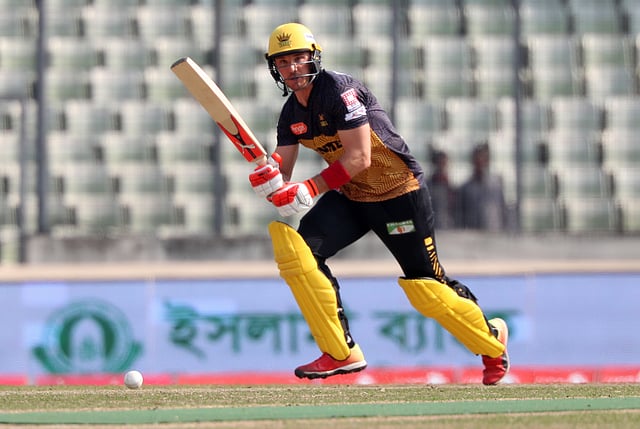 এবারের বিপিএলের প্রথম সেঞ্চুরি ইভান্সের। ছবি: প্রথম আলো