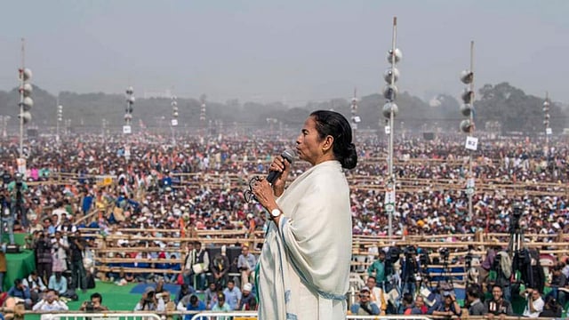 ব্রিগেড সমাবেশে বক্তব্য দিচ্ছেন কলকাতার মুখ্যমন্ত্রী মমতা বন্দ্যোপাধ্যায়। ছবি: ভাস্কর মুখার্জি