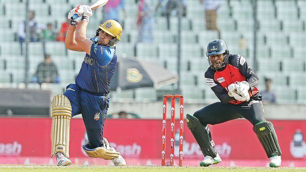 টসে জিতে ব্যাটিং করবে ঢাকা ডায়নামাইটস। প্রথম আলো ফাইল ছবি