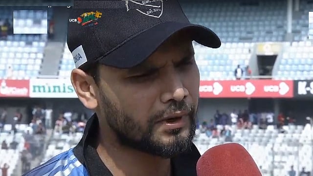 টসে জিতে ফিল্ডিং নিয়েছেন মাশরাফি। সংগৃহীত ছবি