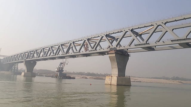 ক্রমে দৃশ্যমান হচ্ছে পদ্মা সেতু। ছবি: প্রথম আলো