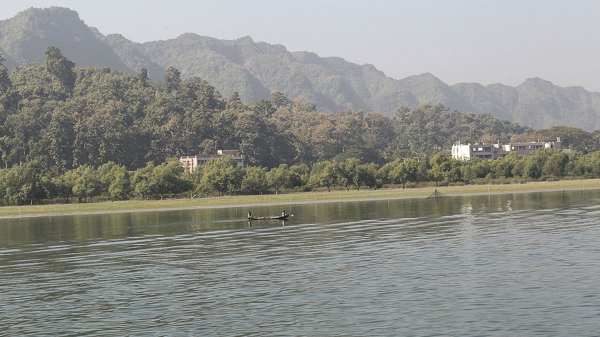 নাফ নদী থেকে দূরের টেকনাফ।