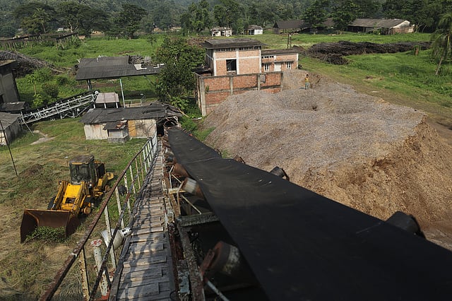 দিনের পর দিন লোকসান গুনতে থাকা মিলটি এখন জীর্ণ দশায়