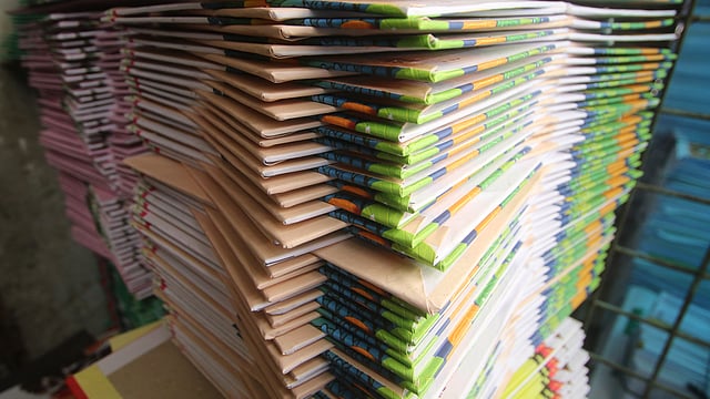 বাঁধাইখানায় এসেছে নানা রং ও নকশার প্রচ্ছদ।