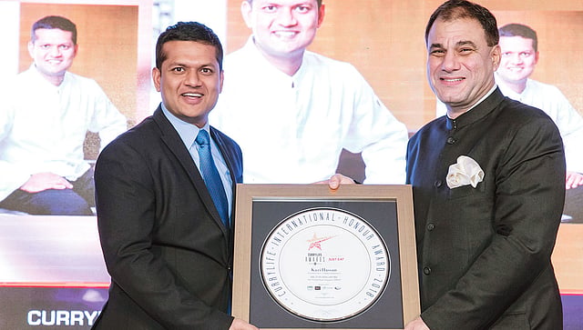 যুক্তরাজ্যভিত্তিক কারি লাইফ অ্যাওয়ার্ডের মঞ্চে