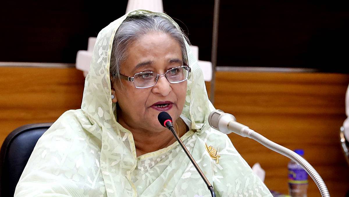 প্রধানমন্ত্রী শেখ হাসিনা সচিবালয়ে স্বাস্থ্য ও পরিবারকল্যাণ মন্ত্রণালয় পরিদর্শনের সময় মতবিনিময় করেন। ঢাকা, ২৭ জানুয়ারি। ছবি: পিআইডি