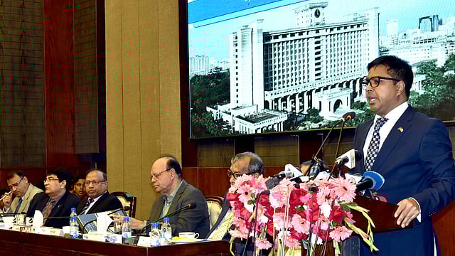 নগর ভবনে মেয়র মোহাম্মদ হানিফ মিলনায়তনে মতবিনিময় সভায় বক্তব্য দেন ডিএসসিসির মেয়র মোহাম্মদ সাঈদ খোকন। ছবি: মুসা আহমেদ