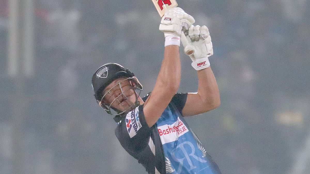 দারুণ এক সেঞ্চুরিতে বিপিএল রাঙালেন এবি ডি ভিলিয়ার্স। ছবি: প্রথম আলো