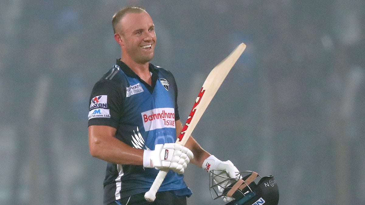 ২০১৫ সালে ক্যারিবীয়দের তছনছ করে দিয়েছিলেন ডি ভিলিয়ার্স। ফাইল ছবি