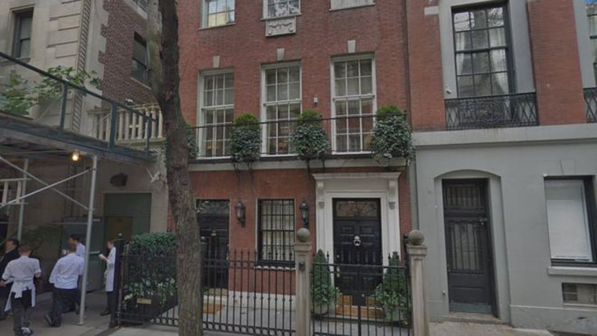 এই বাড়ির লিফটে তিন দিন আটকা ছিলেন মার্টিস ফোর্টালিজা নামের ৫৩ বছর বয়সী এক নারী।