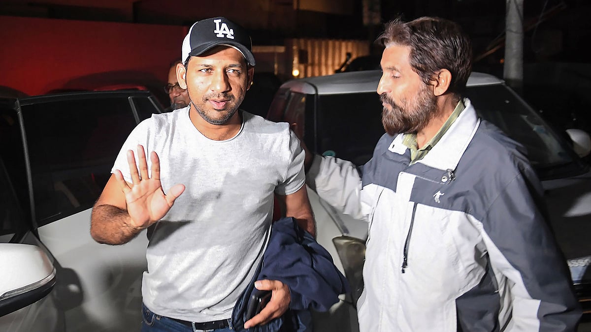 ভালো হয়ে ফেরার কথা বলছেন সরফরাজ। ছবি: এএফপি