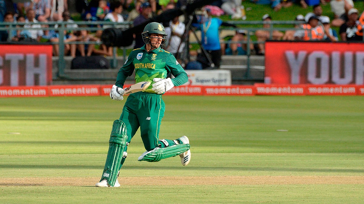 ম্যাচসেরার পুরস্কার ওঠে ডি ককের ঝুলিতে। ছবি: এএফপি