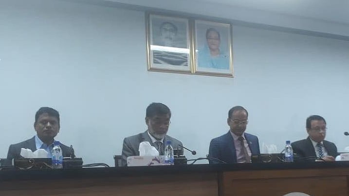 সংবাদ সম্মেলনে সিআইডির ঊর্ধ্বতন কর্মকর্তারা। ছবি: প্রথম আলো