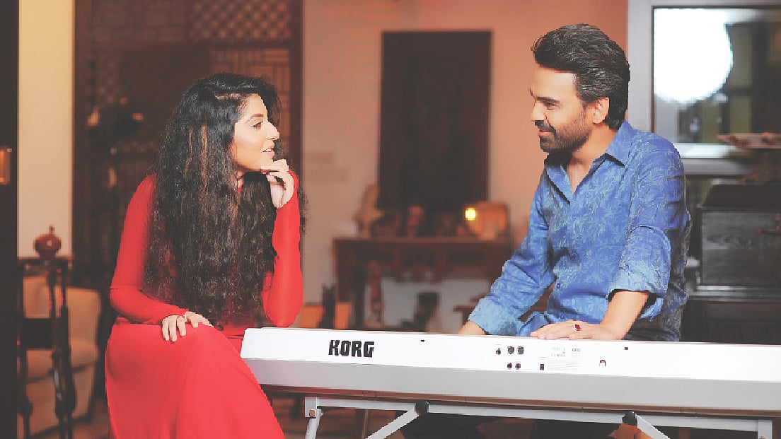 গানের রেকর্ডিংয়ে পড়শী ও হাবিব ওয়াহিদ