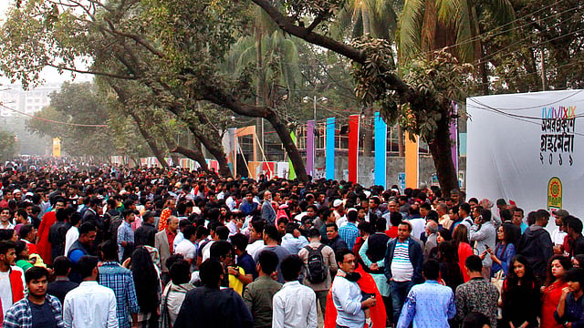 মেলা ঘিরে যেন জনস্রোত! ছবি: ফোকাস বাংলা