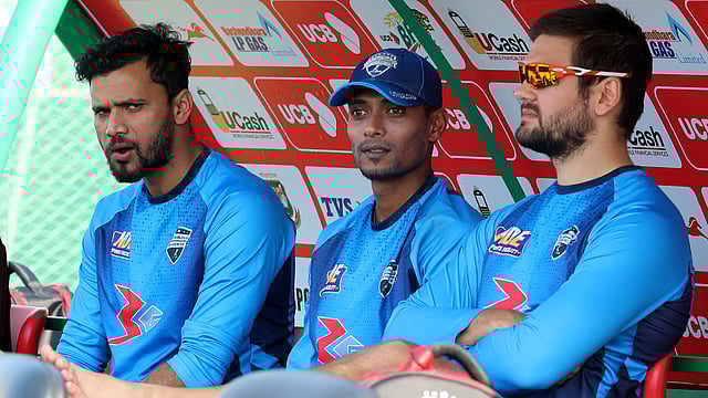 শফিউল যাচ্ছেন নিউজিল্যান্ডে । ছবি: প্রথম আলো