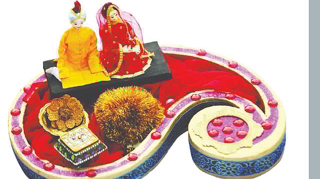 গায়ে হলুদের ডালায় যুক্ত হচ্ছে নতুন নতুন ধারনা। ছবি: নকশা