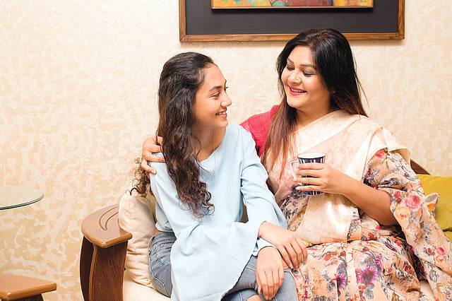 কিশোরীর শারীরিক–মানসিক পরিবর্তনের বিষয়গুলো বোঝানোর দায়িত্ব মায়েরই বেশি