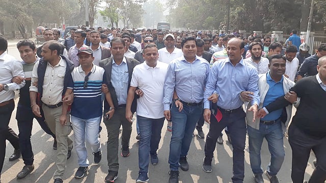 প্রায় নয় বছর পর ঢাকা বিশ্ববিদ্যালয় ক্যাম্পাসে মিছিল করলে ছাত্রদল। ছবি: সাজিদ হোসেন