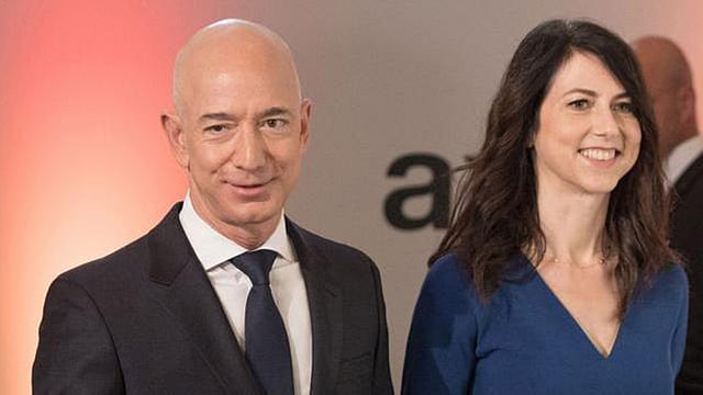 স্ত্রী ম্যাকেনজির সঙ্গে বিশ্বের শীর্ষ ধনী জেফ