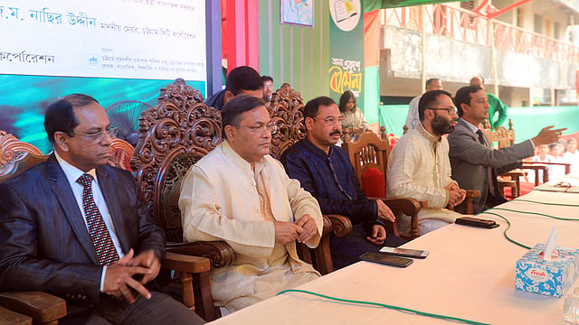 চট্টগ্রামে অমর একুশে বইমেলার উদ্বোধনী অনুষ্ঠানে প্রধান অতিথি ছিলেন তথ্যমন্ত্রী হাছান মাহমুদ। অনুষ্ঠানে সভাপতিত্ব করেন সিটি করপোরেশনের মেয়র আ জ ম নাছির উদ্দীন। এম এ আজিজ স্টেডিয়াম-সংলগ্ন জিমনেসিয়ামের মাঠ, চট্টগ্রাম, ১০ ফেব্রুয়ারি। ছবি: জুয়েল শীল
