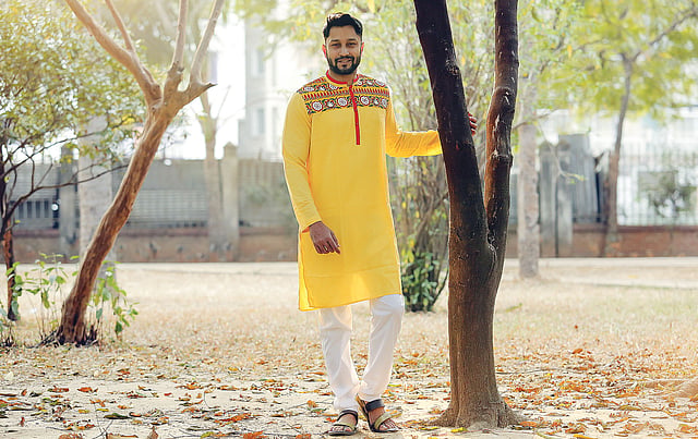 মডেল: শুভ, পোশাক: রঙ বাংলাদেশ