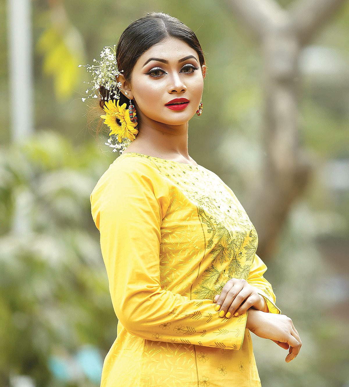 বসন্তের সাজে থাকুক সতেজতা। মডেল: জারিন, সাজ: বিন্দিয়া এক্সক্লুসিভ, পোশাক: টুয়েলভ, ছবি: সুমন ইউসুফ