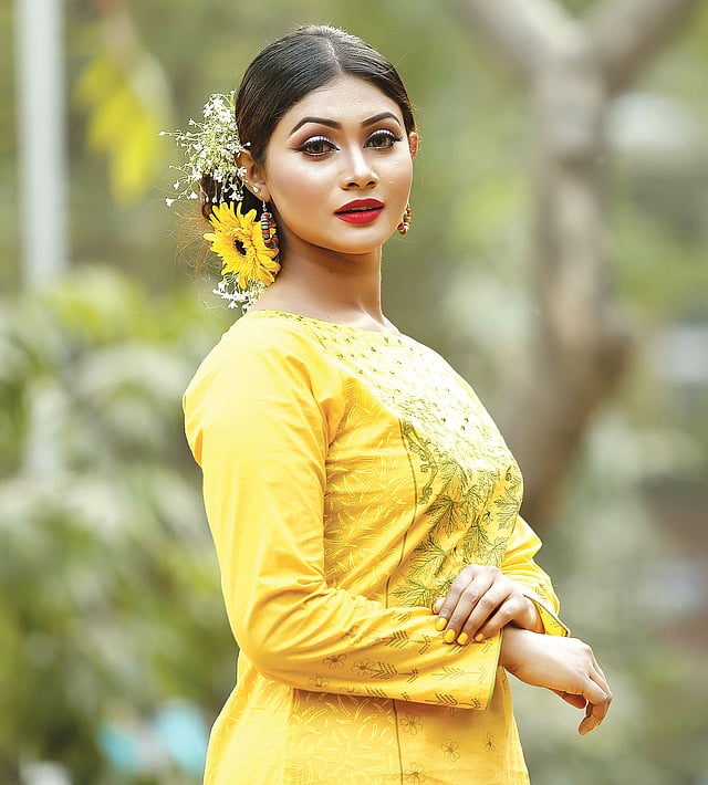 বসন্তের সাজে থাকুক সতেজতা। মডেল: জারিন, সাজ: বিন্দিয়া এক্সক্লুসিভ, পোশাক: টুয়েলভ, ছবি: সুমন ইউসুফ