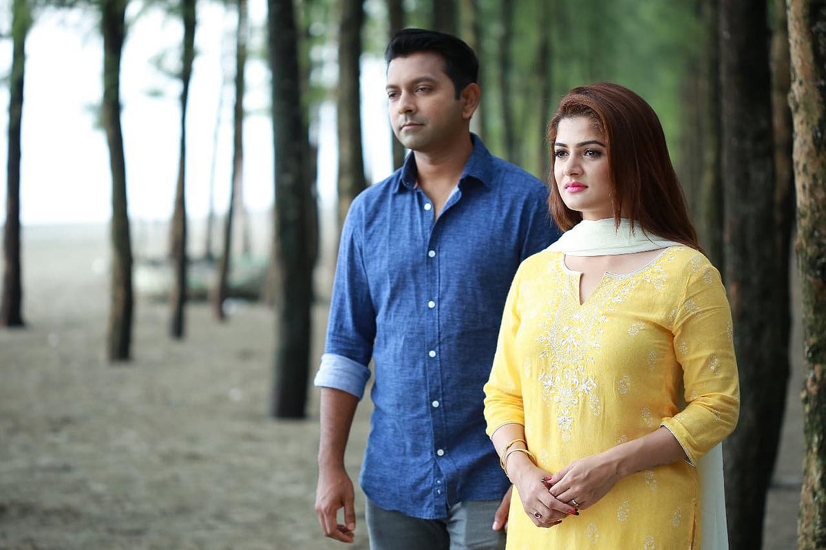 ‘যদি একদিন’ ছবির দৃশ্যে তাহসান ও শ্রাবন্তী