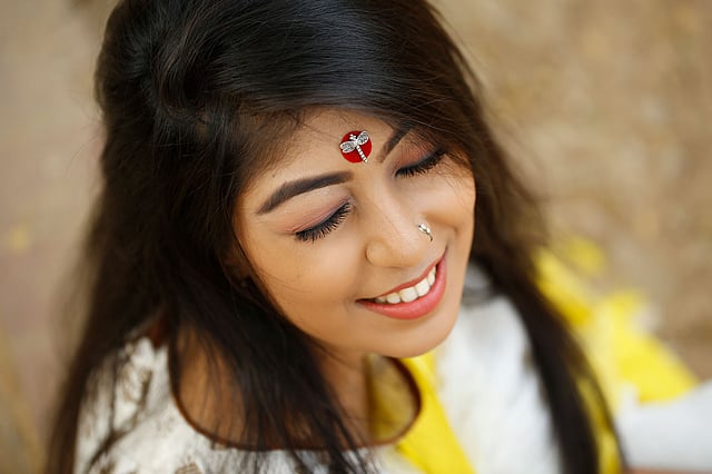 ঘাসফড়িঙের ছোঁয়ায়