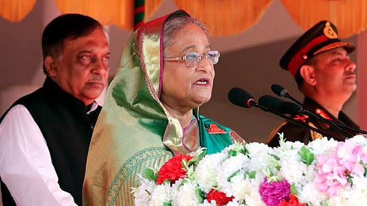 প্রধানমন্ত্রী শেখ হাসিনা আজ মঙ্গলবার সকালে গাজীপুরের সফিপুরে বাংলাদেশ আনসার ও ভিডিপির ৩৯তম জাতীয় সমাবেশে প্রধান অতিথি হিসেবে বক্তব্য রাখেন। ছবি: পিআইডি