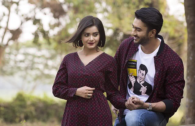 মিলিয়ে পরুন পোশাক। পোশাক: ক্লাব হাউস