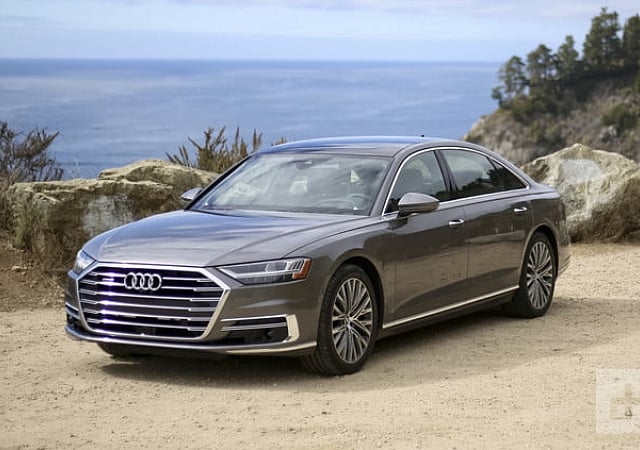 মাঝেমধ্যে বউ-বাচ্চাদের নিয়ে অডি এ এইট গাড়িতে ঘুরতে বেরিয়ে পড়েন মহেশ। ছবি: সংগৃহীত