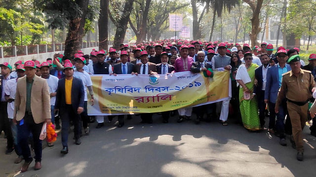 কৃষিবিদ দিবস উপলক্ষে বাংলাদেশ কৃষি বিশ্ববিদ্যালয়ের শোভাযাত্রা। ময়মনসিংহ, ১৩ ফেব্রুয়ারি। ছবি: প্রথম আলো