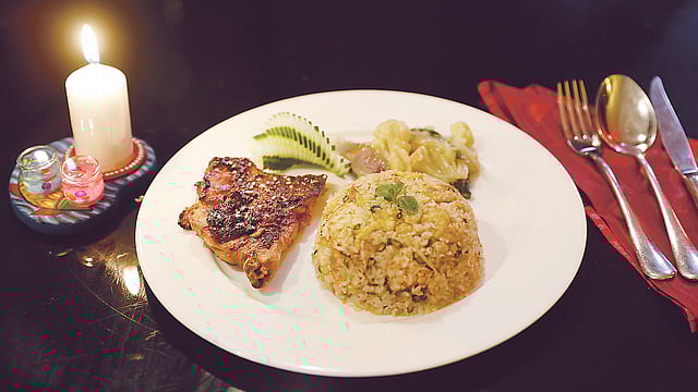 লোকা ক্যাফের খাবার পরিবেশনে আছে নান্দনিকতা। ছবি: অধুনা