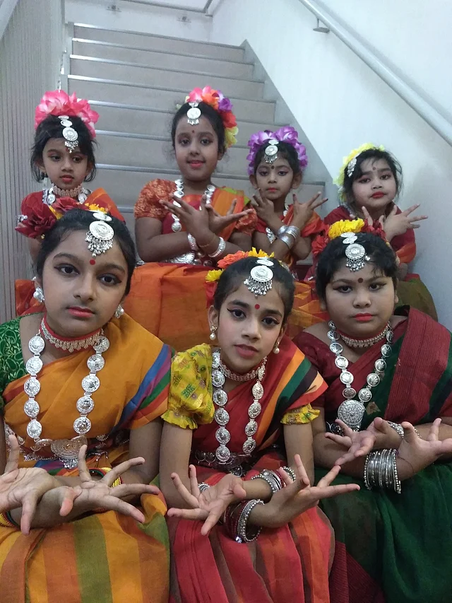 স্বরলিপি স্কুলের খুদে নৃত্যশিল্পীরা