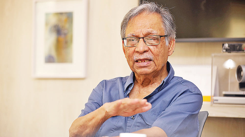 প্রথম আলো কার্যালয়ে আজিজুর রহমান খান