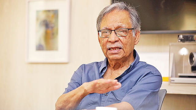 প্রথম আলো কার্যালয়ে আজিজুর রহমান খান