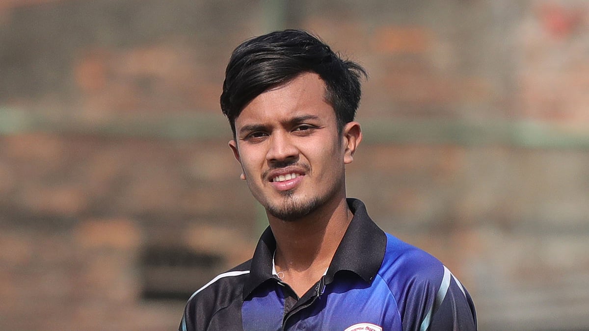 বিসিবির ছাড়পত্র নিয়ে বিপাকে পড়তে হচ্ছে সন্দেহজনক বোলিং অ্যাকশনের জন্য অভিযুক্ত সানজিৎ সাহাকে। ফাইল ছবি
