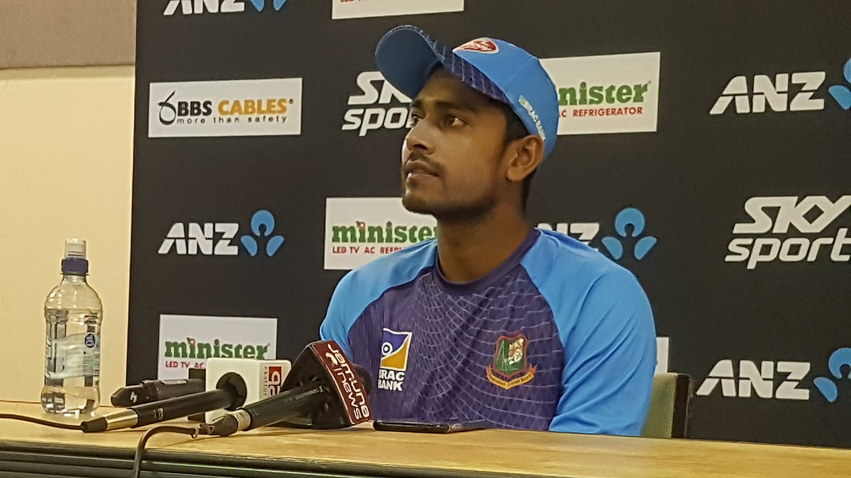 সংবাদ সম্মেলনে আত্মবিশ্বাসী মেহেদী হাসান মিরাজ। ছবি: লেখক