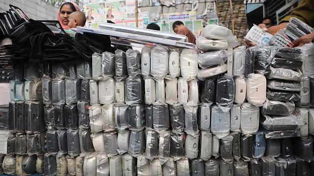 একেকটি নতুন রিমোটের দাম ৫০ থেকে ১২০ টাকা।