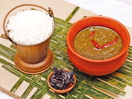 কচু পাতার খাট্টা