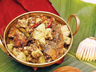 রুই মাছের মাথা দিয়ে কলার মোচা