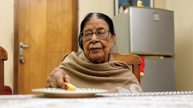 সকালে নাশতার টেবিলে সাইদা খানম।
