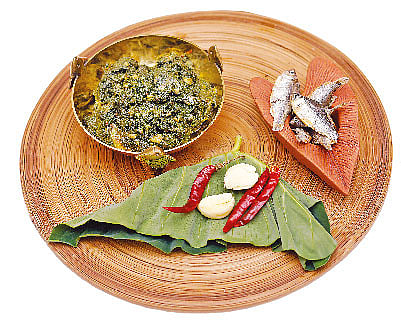 পুঁটি মাছের শুঁটকিতে ঝাল কচুশাক
