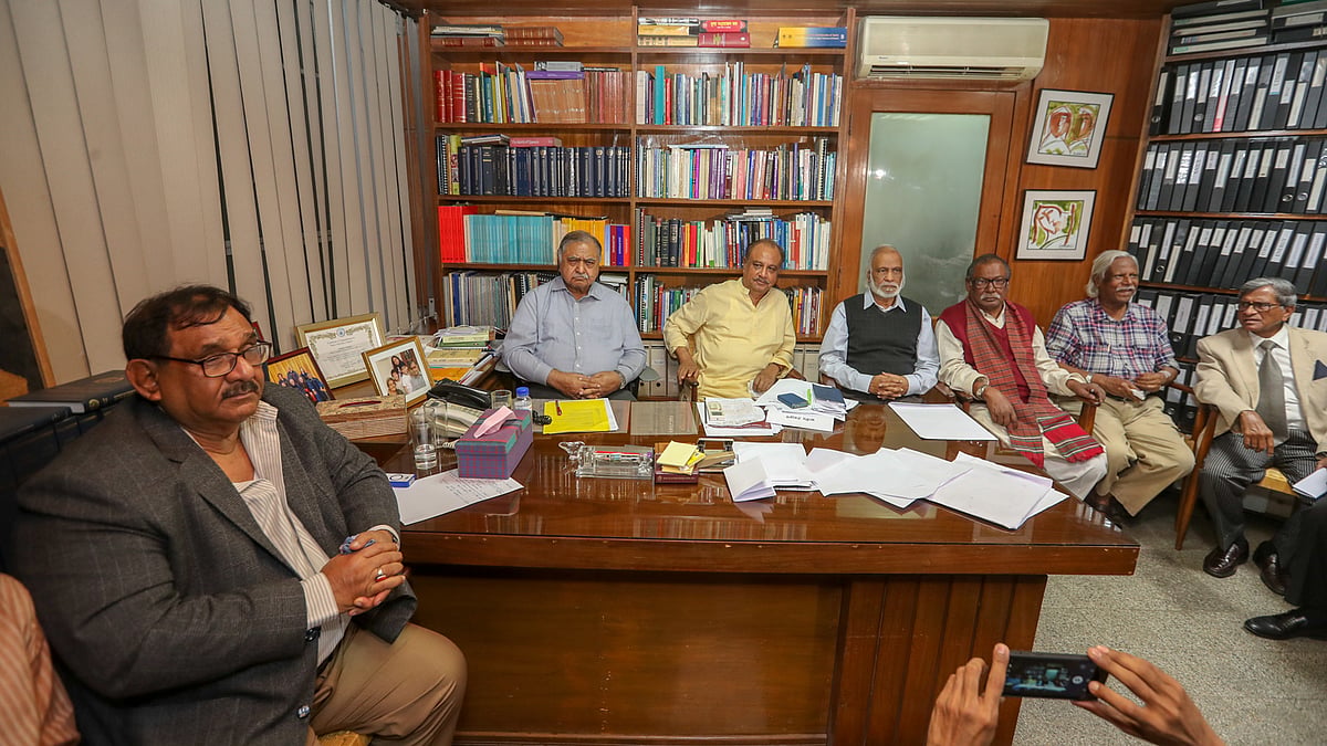 মতিঝিলে জাতীয় ঐক্যফ্রন্টের স্টিয়ারিং কমিটির বৈঠক অনুষ্ঠিত হয়। ছবি: প্রথম আলো