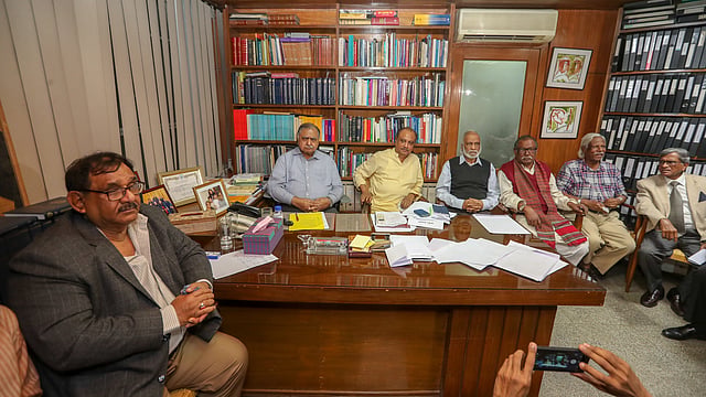 মতিঝিলে জাতীয় ঐক্যফ্রন্টের স্টিয়ারিং কমিটির বৈঠক অনুষ্ঠিত হয়। ছবি: প্রথম আলো