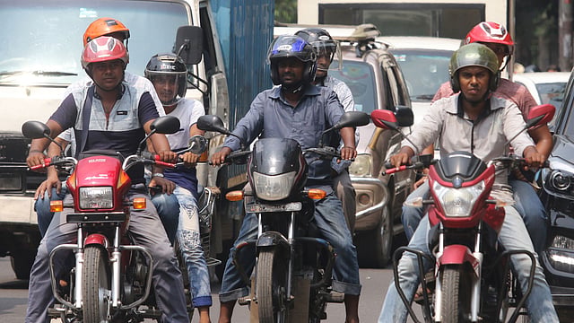রাইড শেয়ারিং সেবার কারণে রাজধানীতে মোটরসাইকেলের সংখ্যা দিন দিন বাড়ছে। ফাইল ছবি
